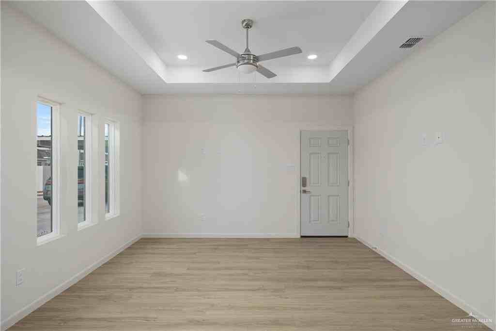 804 N Clarence Ave #4 - Photo 7 of 9