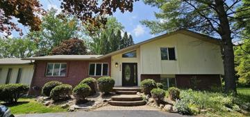 featured image of 2838 Birchena Cres