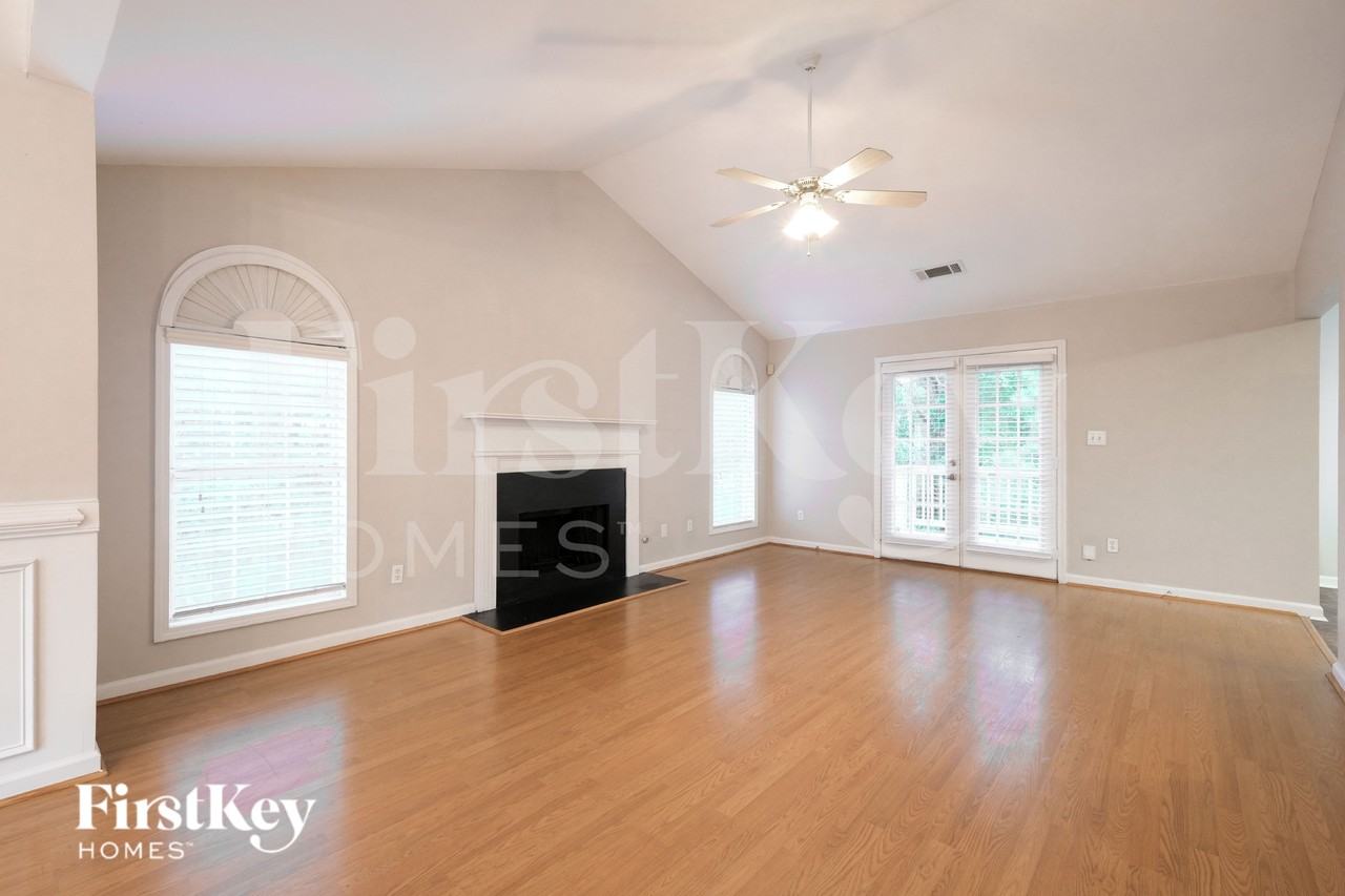 3810 Riversong Dr - Photo 3 of 19
