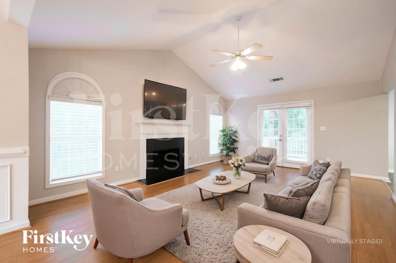 3810 Riversong Dr - Photo 4 of 19