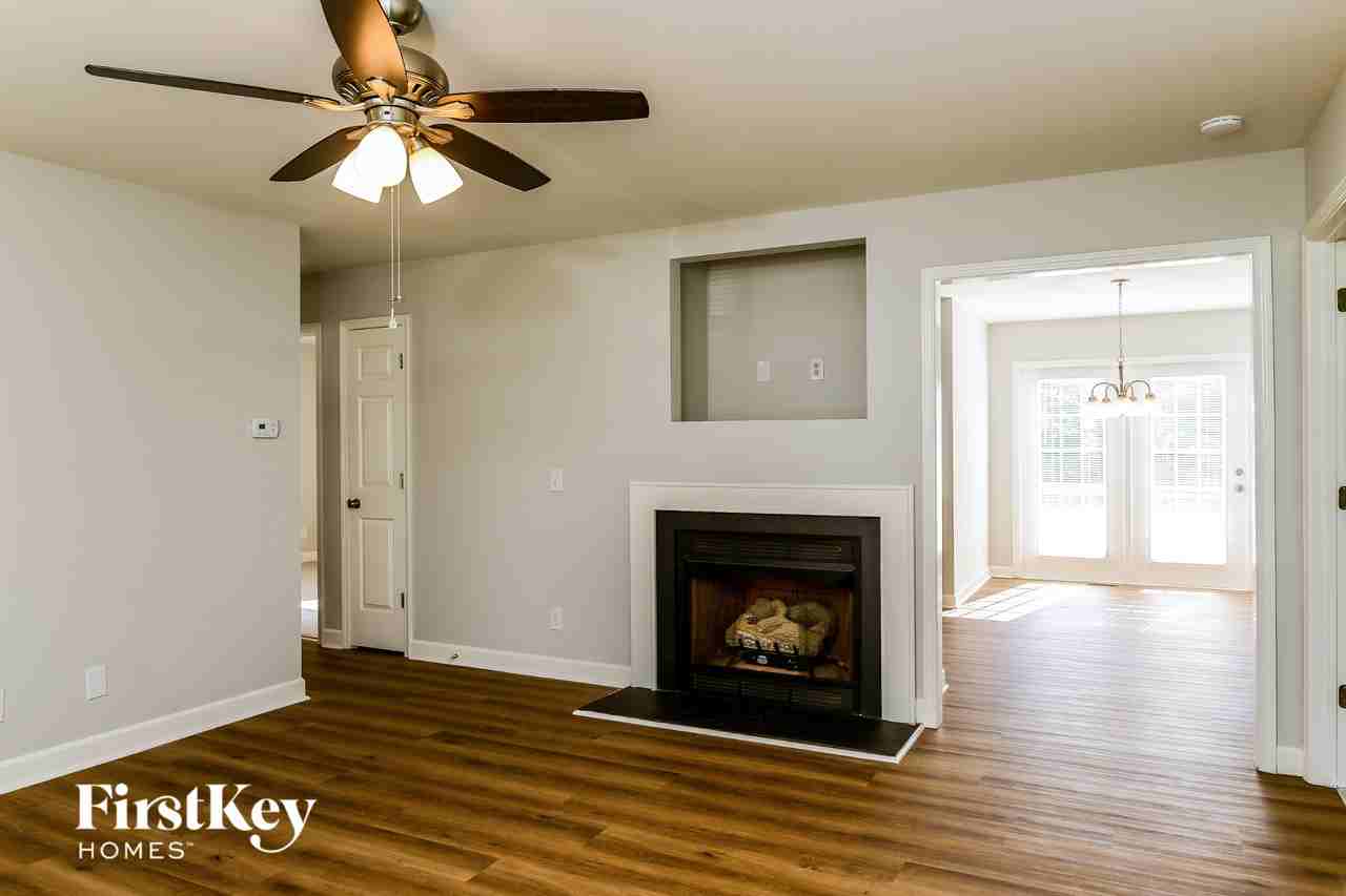 1259 Vincent Dr - Photo 2 of 15