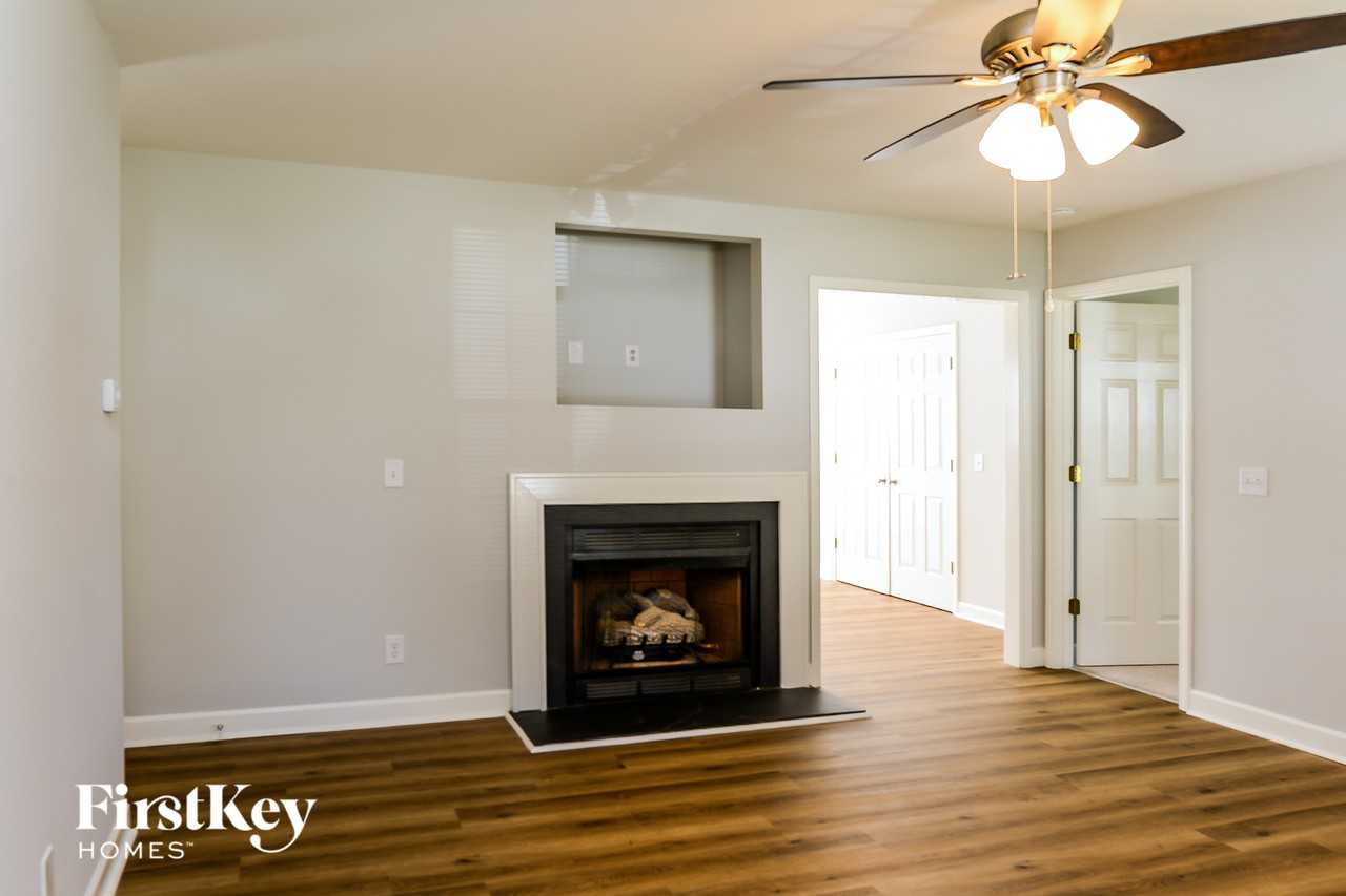 1259 Vincent Dr - Photo 3 of 15