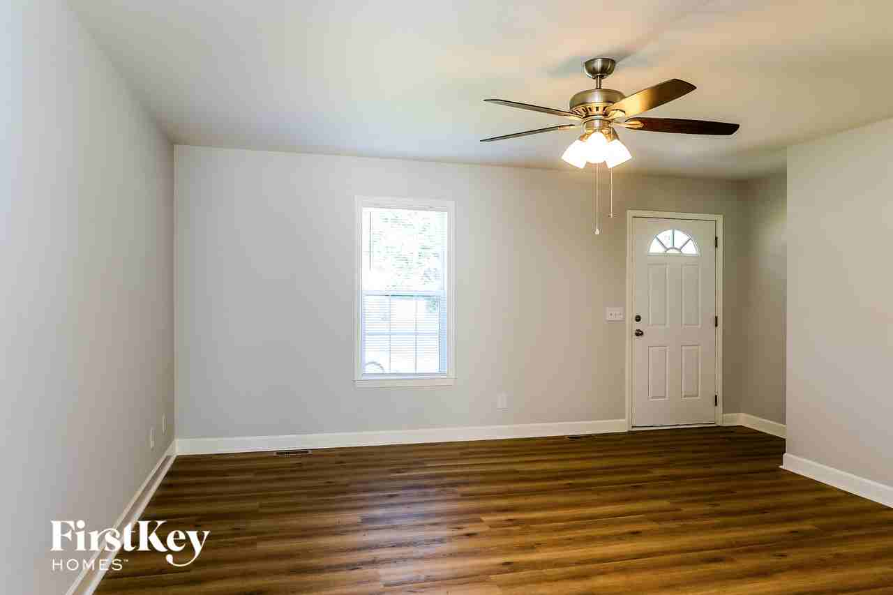 1259 Vincent Dr - Photo 4 of 15