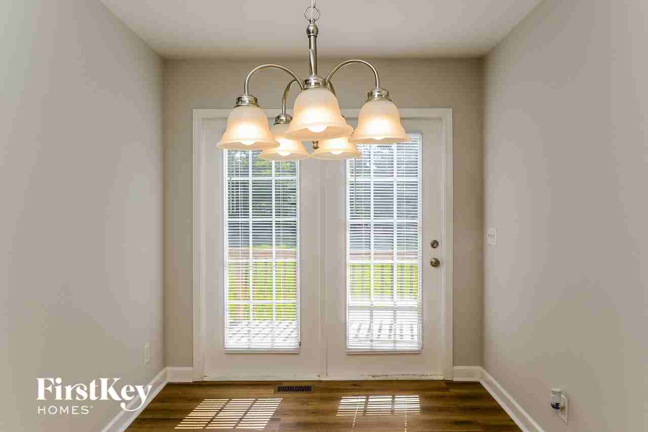 1259 Vincent Dr - Photo 5 of 15