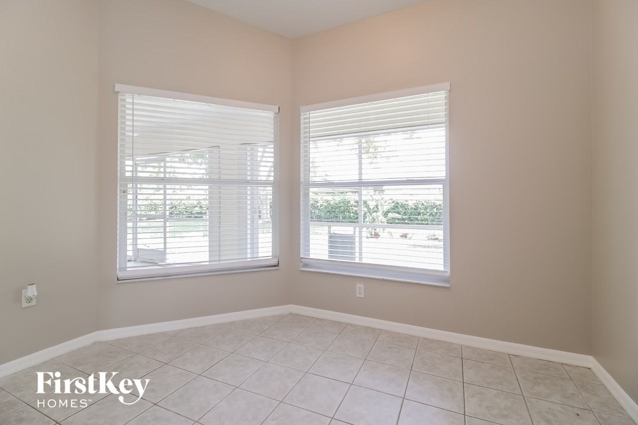 612 Se 17th Ter - Photo 5 of 15