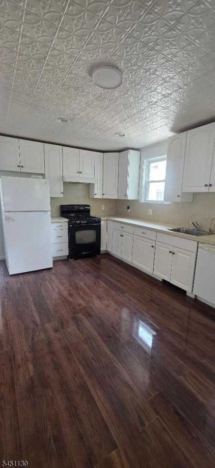 9 Brown Ave - Photo 5 of 6