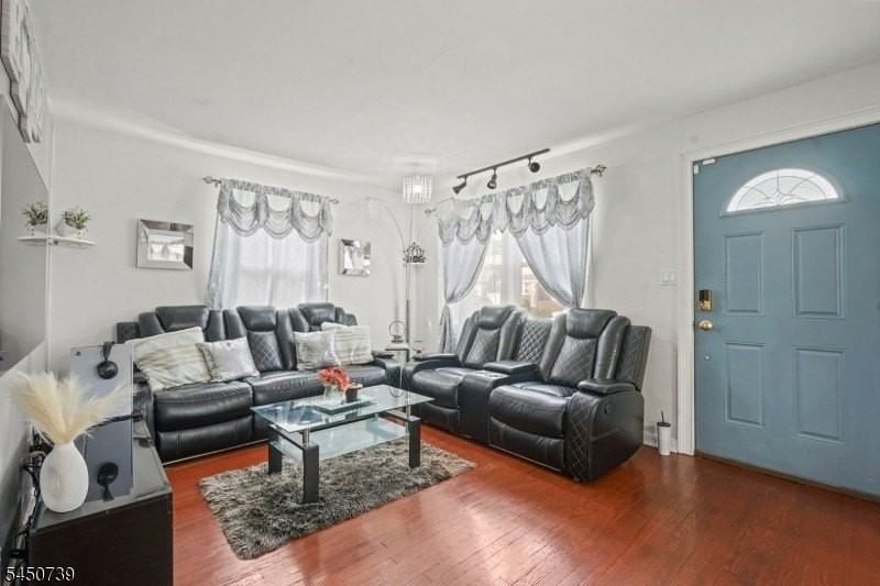 717 Sheridan Ave - Photo 2 of 14
