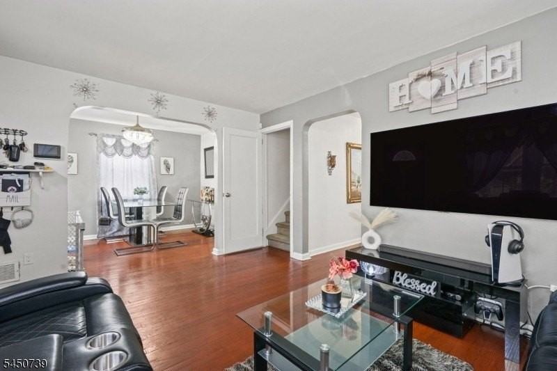 717 Sheridan Ave - Photo 3 of 14