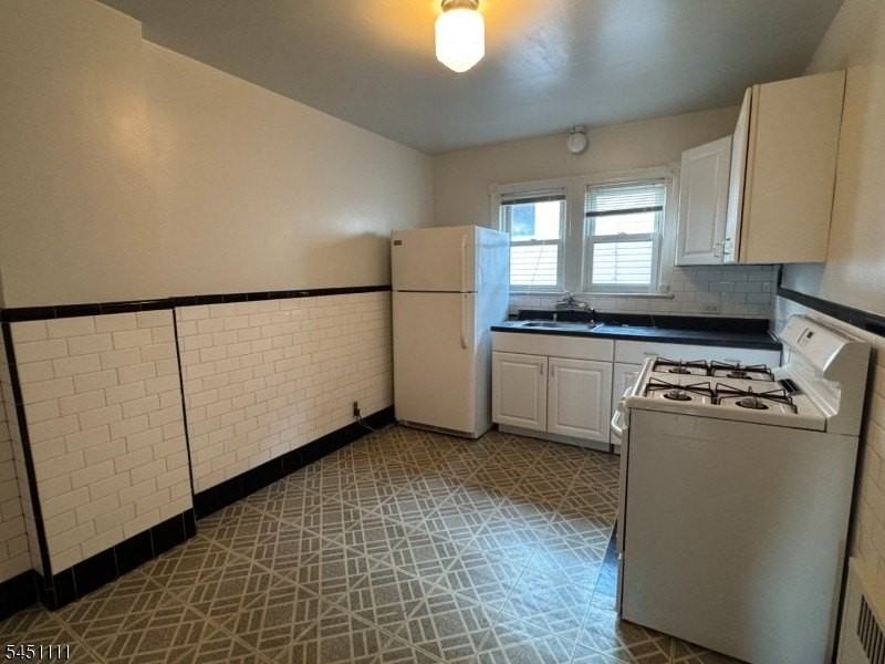28 Knopf St #2B - Photo 4 of 6