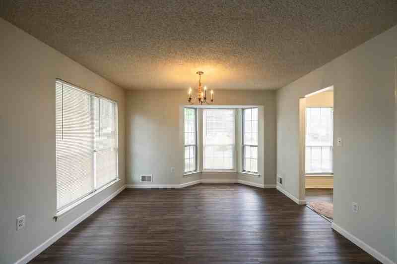 361 Hadleigh Ln - Photo 5 of 26