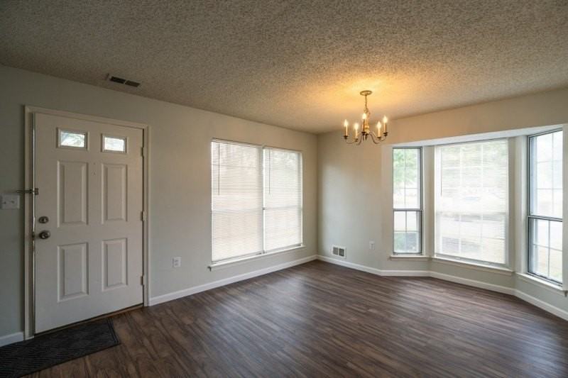 361 Hadleigh Ln - Photo 6 of 26