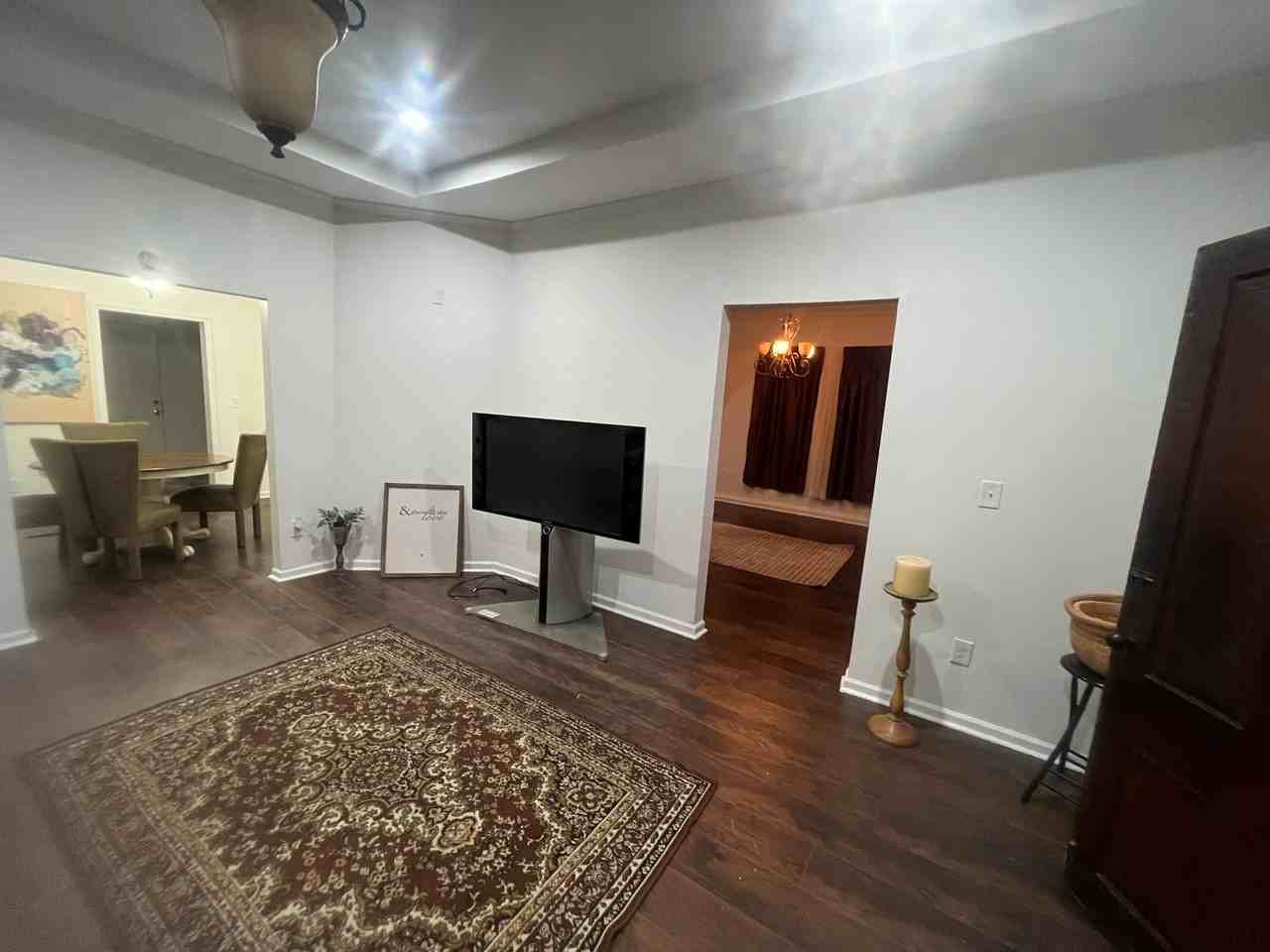 Walnut St - Photo 5 of 10