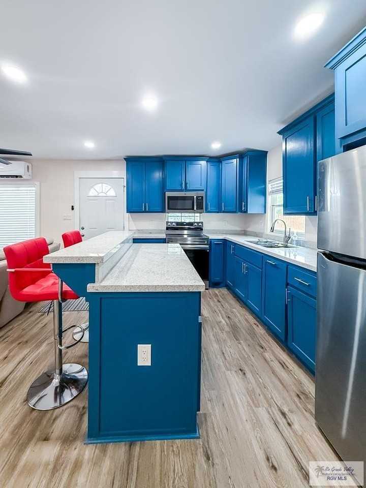 1000 Zaragosa St - Photo 4 of 15