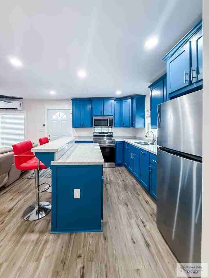 1000 Zaragosa St - Photo 6 of 15