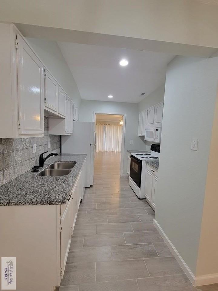 401 Boca Chica Blvd #502 - Photo 3 of 11