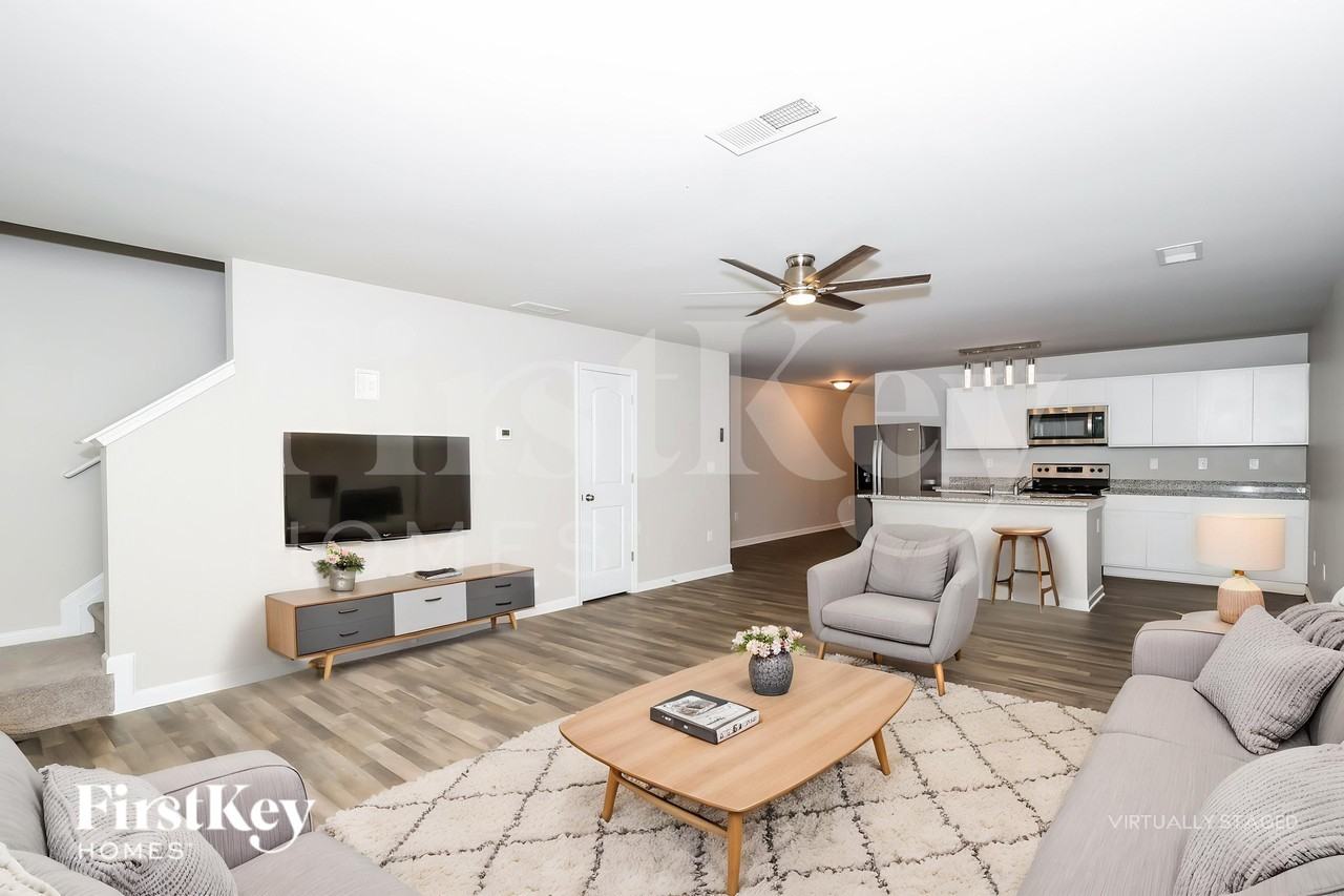 2550 Wood Bend Ln - Photo 5 of 18