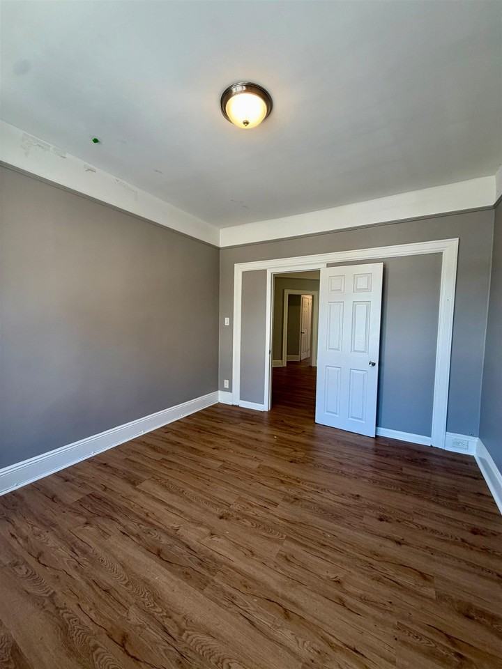 39 64th St #2 - Photo 4 of 24