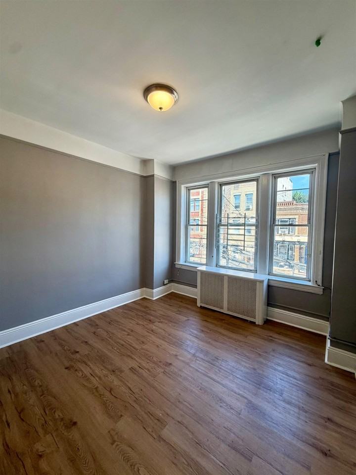 39 64th St #2 - Photo 5 of 24
