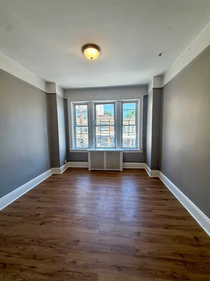 39 64th St #2 - Photo 6 of 24