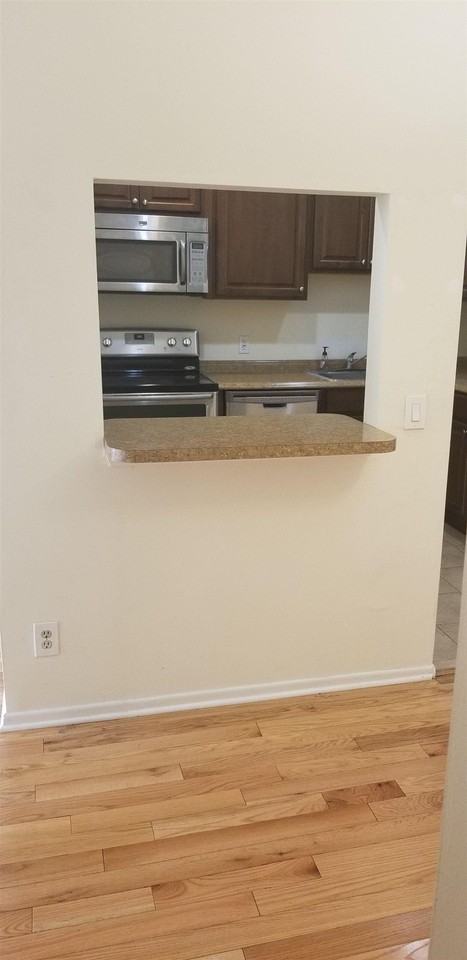 264 9th St #4D - Photo 4 of 8