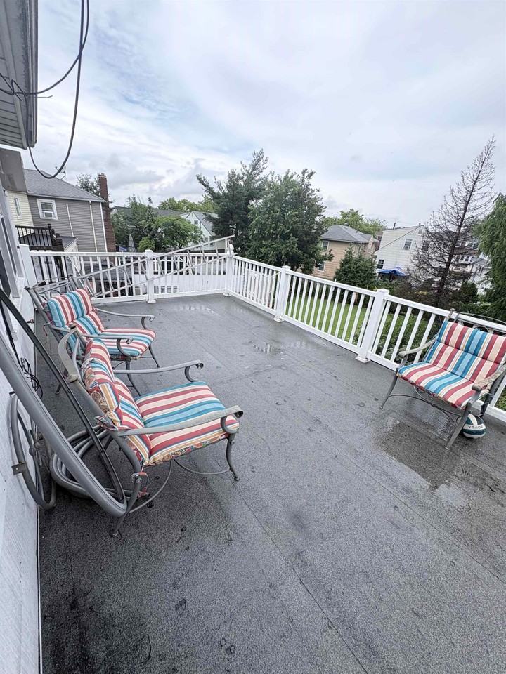 24 Colonial Dr #2 - Photo 5 of 11