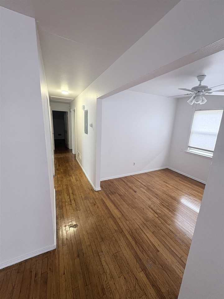 24 Colonial Dr #2 - Photo 7 of 11