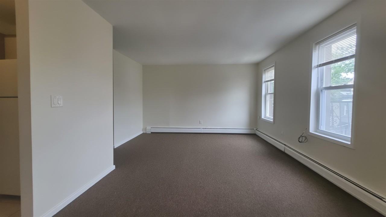 77 Colgate St #3 - Photo 5 of 18