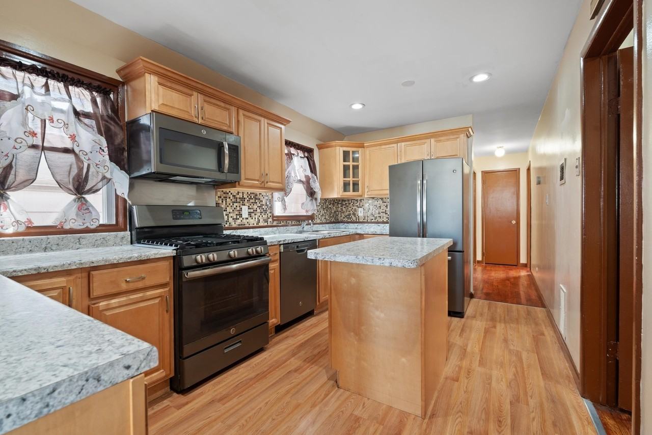 387 Cator Ave #2 - Photo 5 of 14
