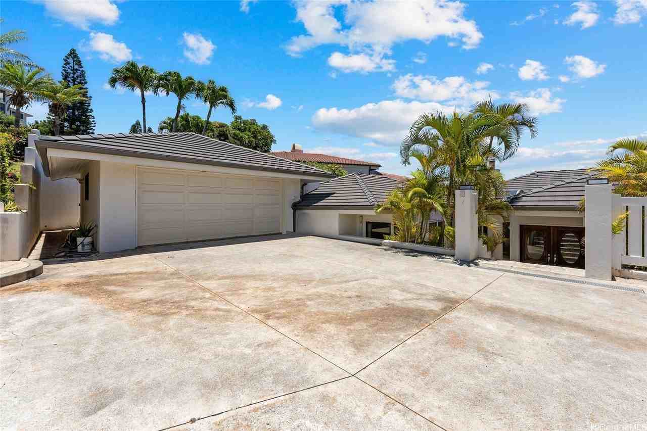 771 Kaulana Pl - Photo 2 of 25
