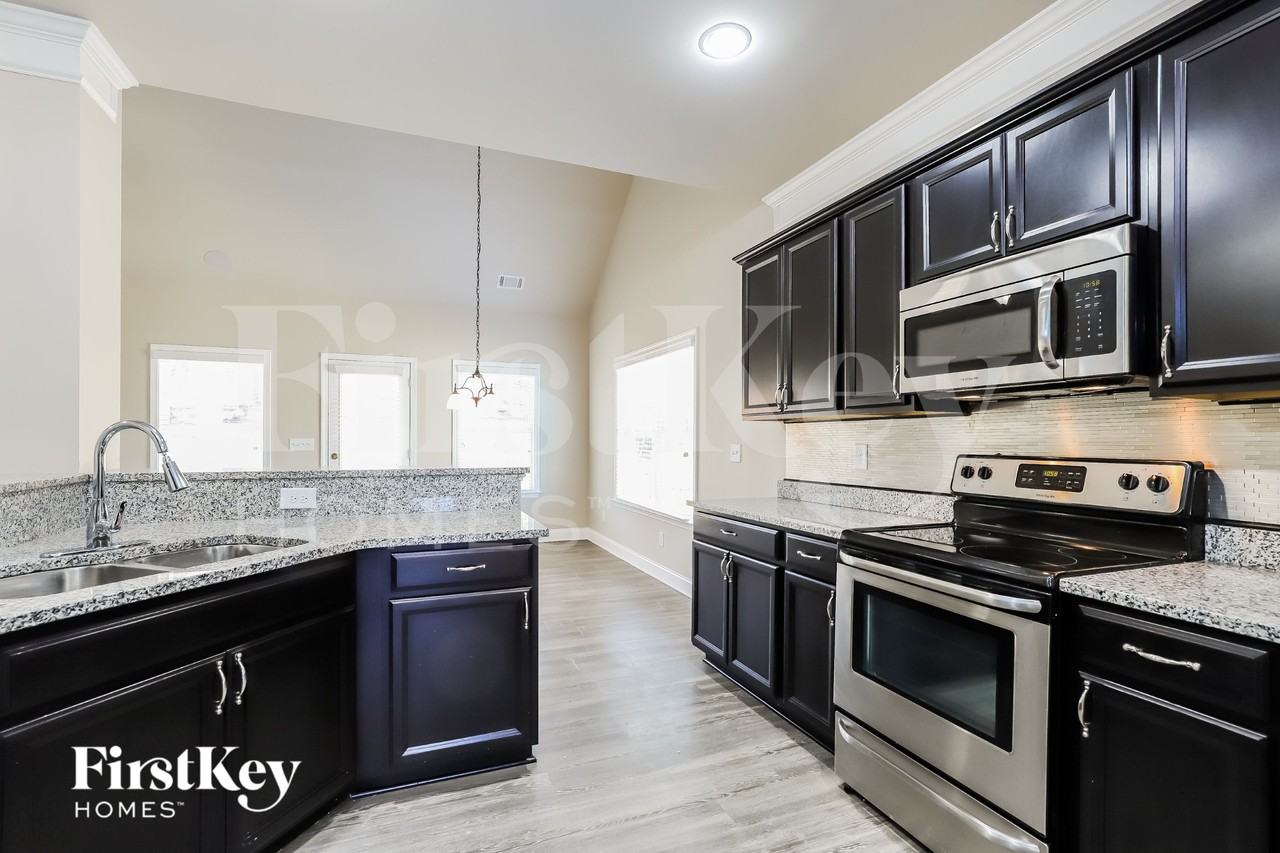 4321 Yonah Park - Photo 5 of 15