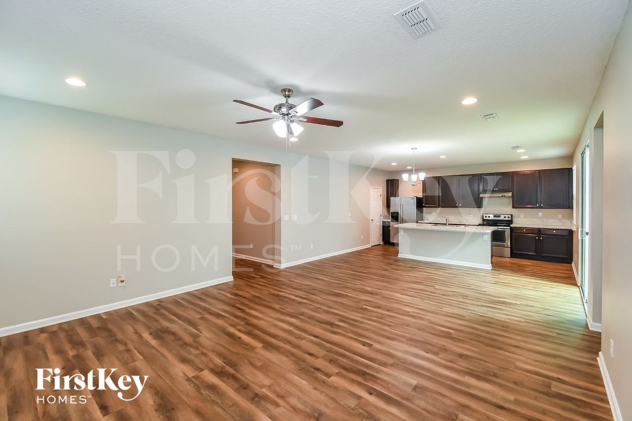 11990 Alexandra Dr - Photo 3 of 15