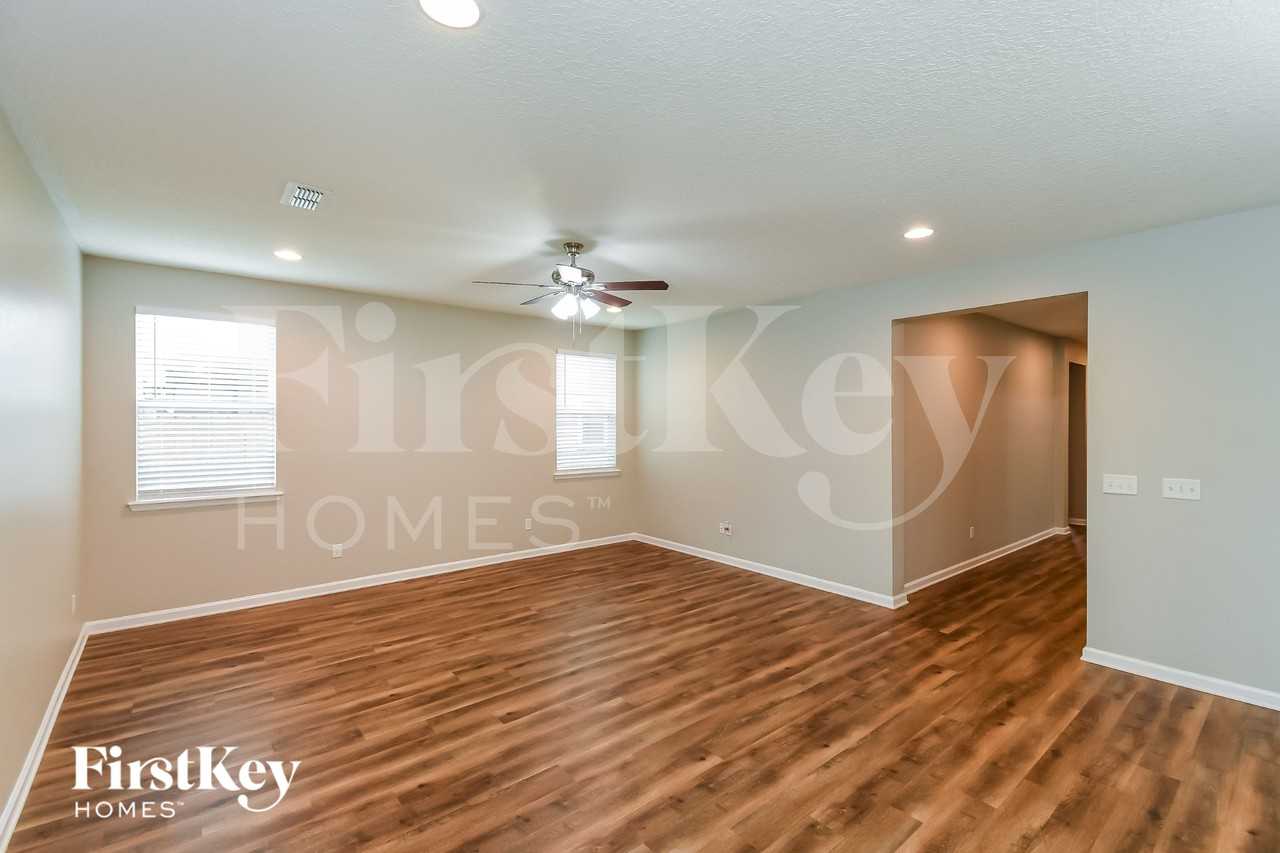11990 Alexandra Dr - Photo 4 of 15