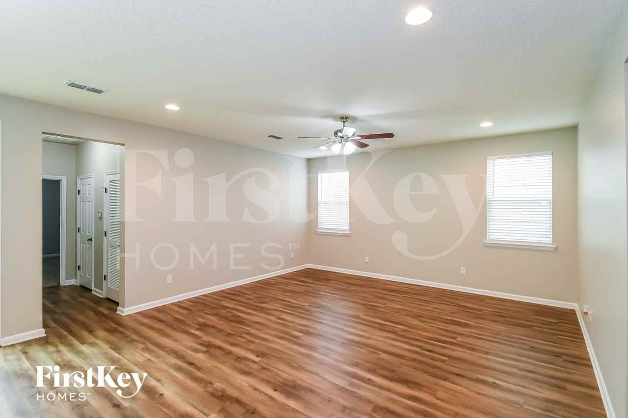 11990 Alexandra Dr - Photo 5 of 15