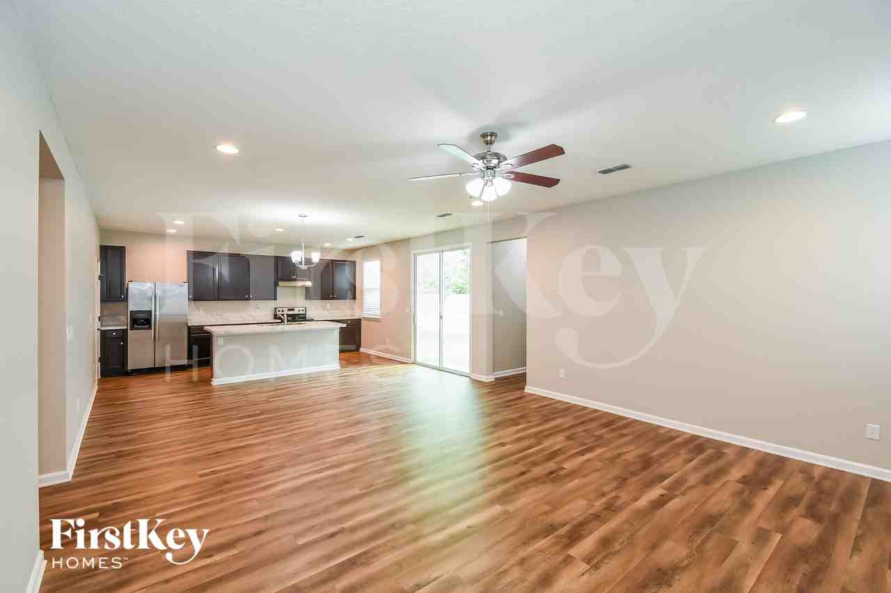 11990 Alexandra Dr - Photo 6 of 15