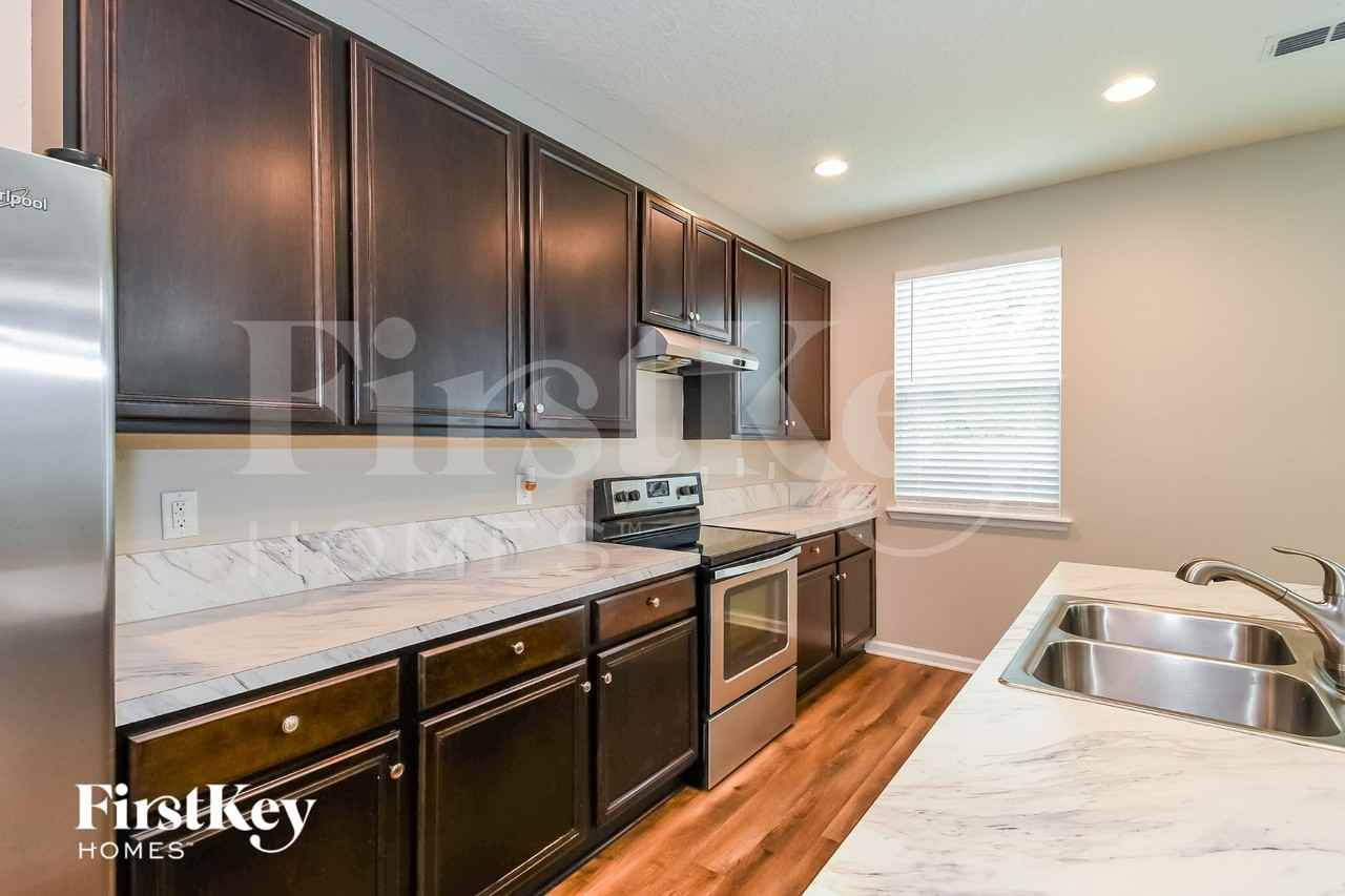 11990 Alexandra Dr - Photo 7 of 15