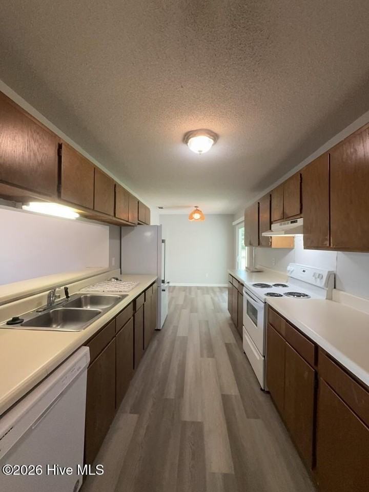 101 Wedgewood Dr - Photo 5 of 12