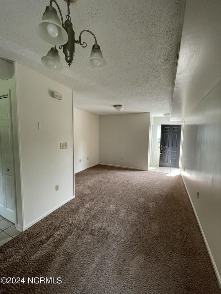 249 Cordell Cir - Photo 3 of 6