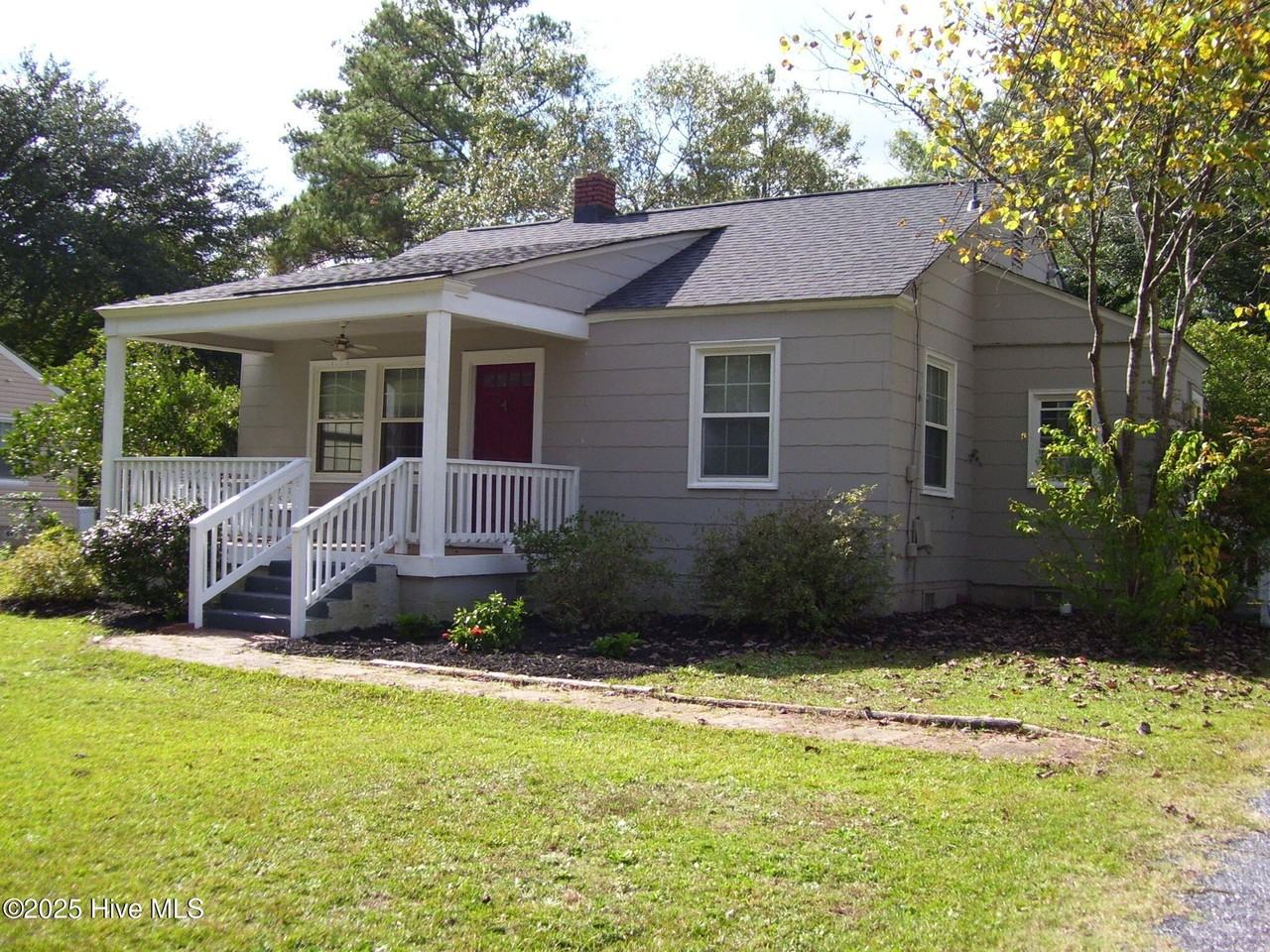 402 Sanborn St - Photo 3 of 26