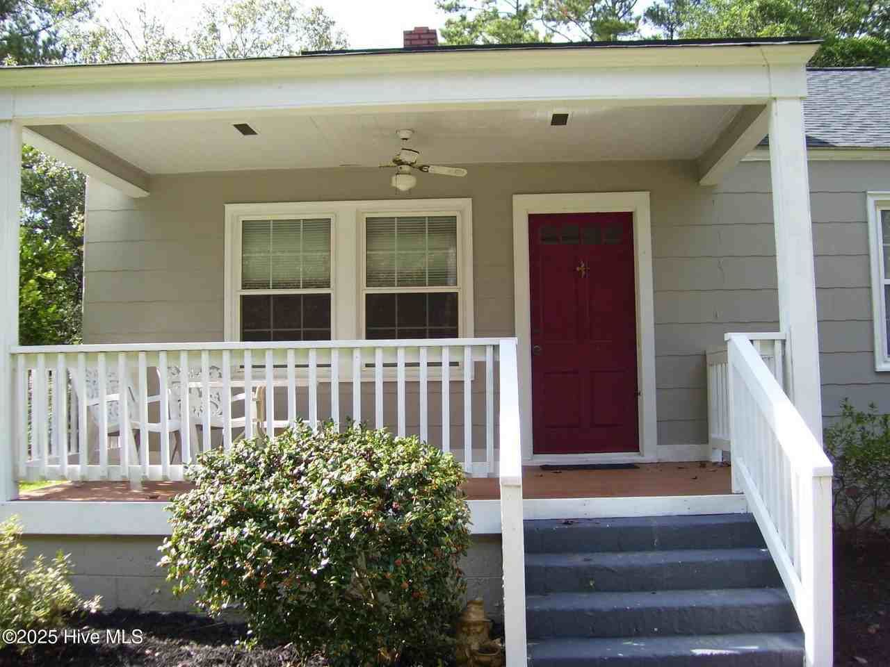 402 Sanborn St - Photo 4 of 26