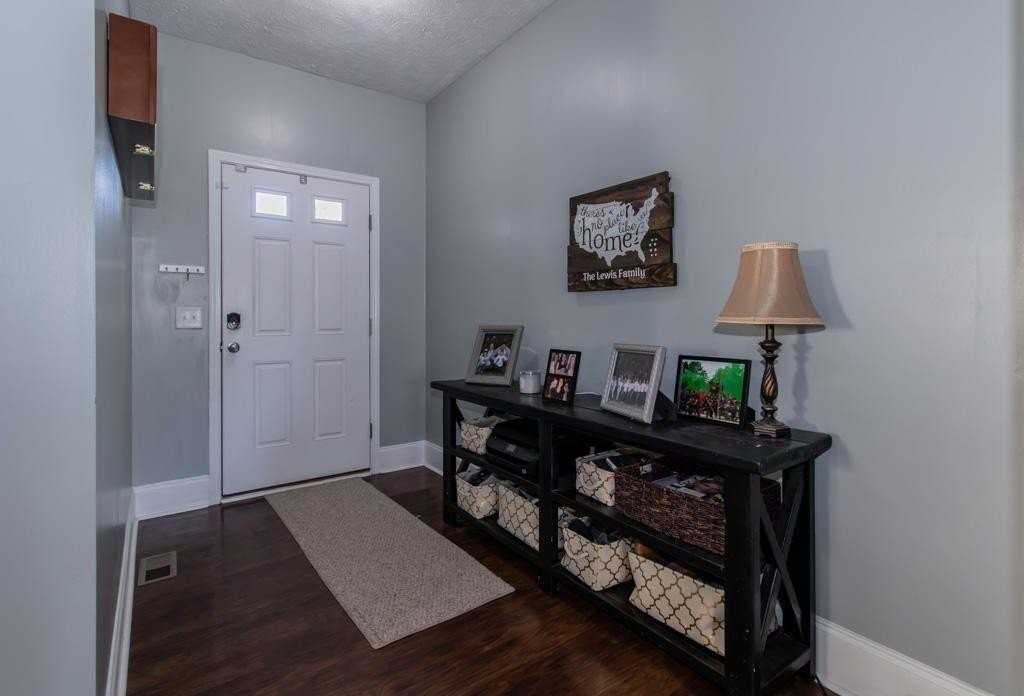 121 Lightwater Dr - Photo 2 of 22