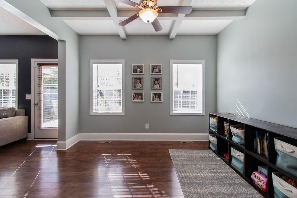 121 Lightwater Dr - Photo 3 of 22