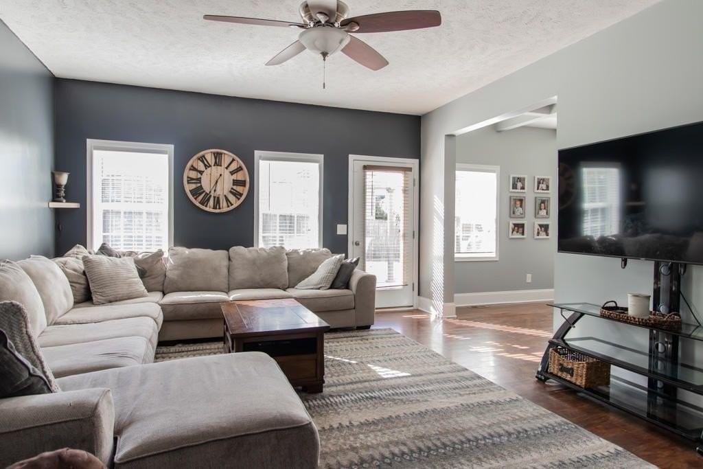 121 Lightwater Dr - Photo 4 of 22