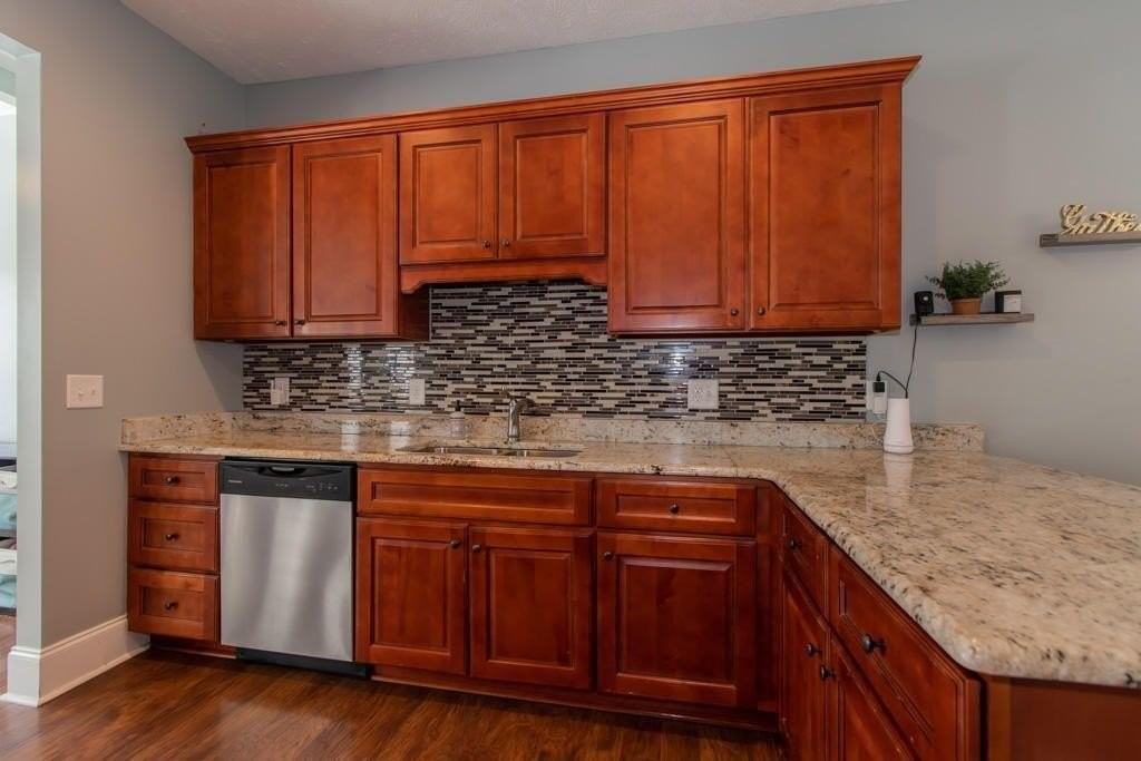 121 Lightwater Dr - Photo 7 of 22