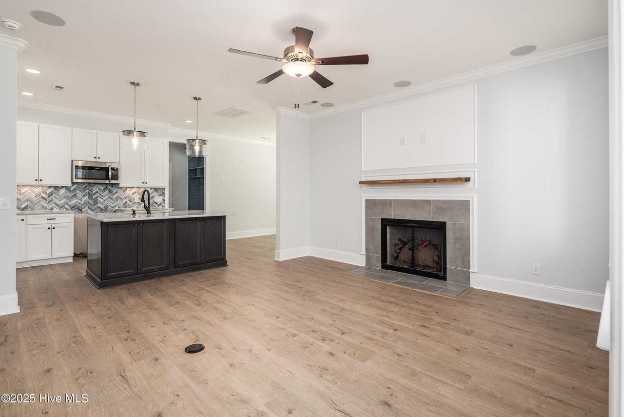 3842 W Wilson St - Photo 4 of 50