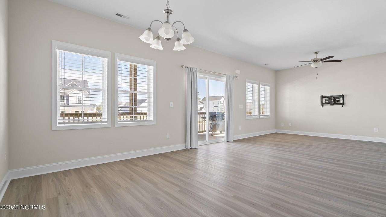208 Broadleaf Dr - Photo 7 of 50
