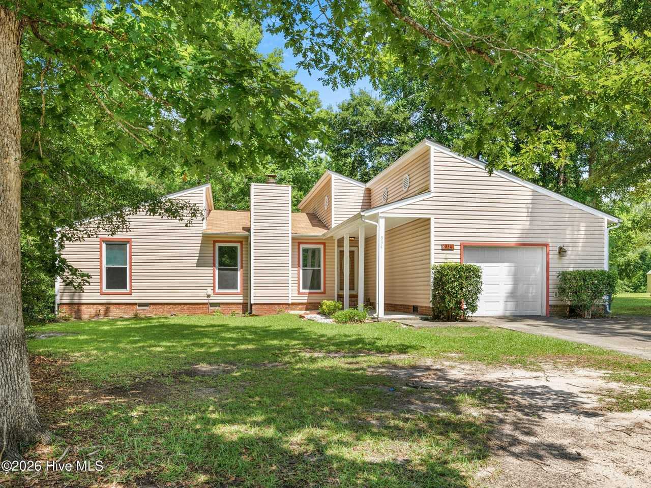 934 Welsh Ln - Photo 3 of 32