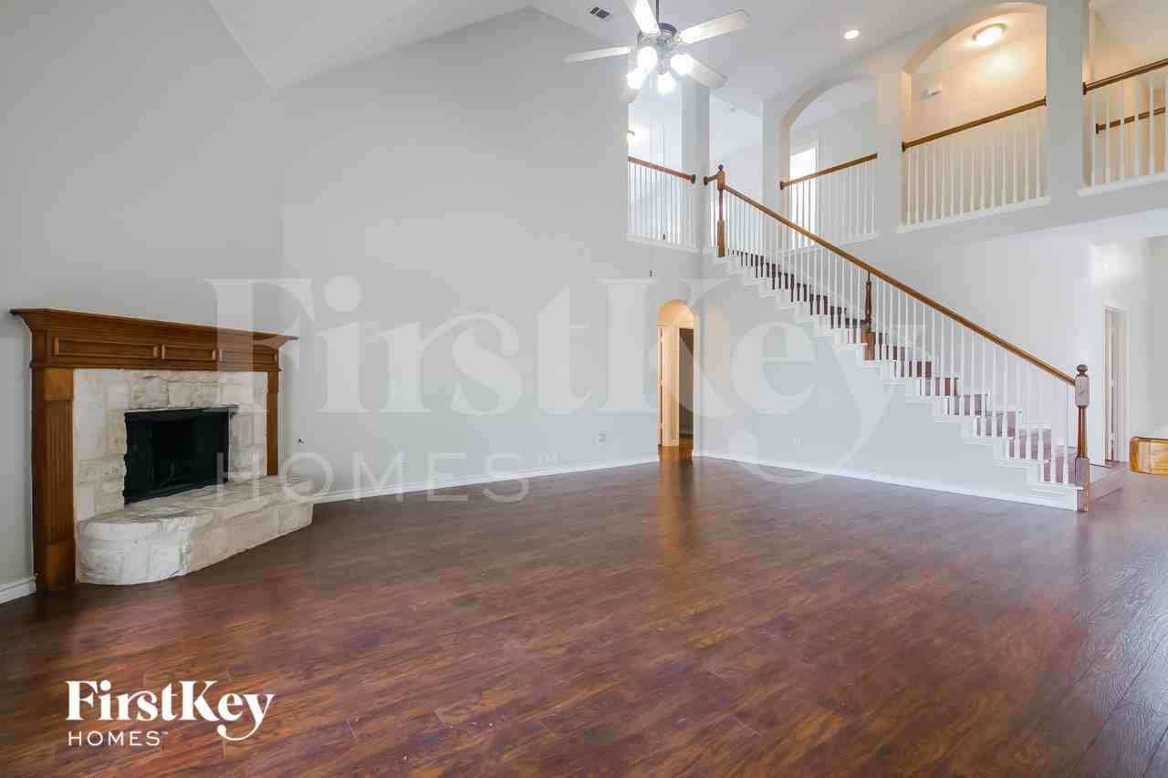 611 Dover Heights Trl - Photo 2 of 15