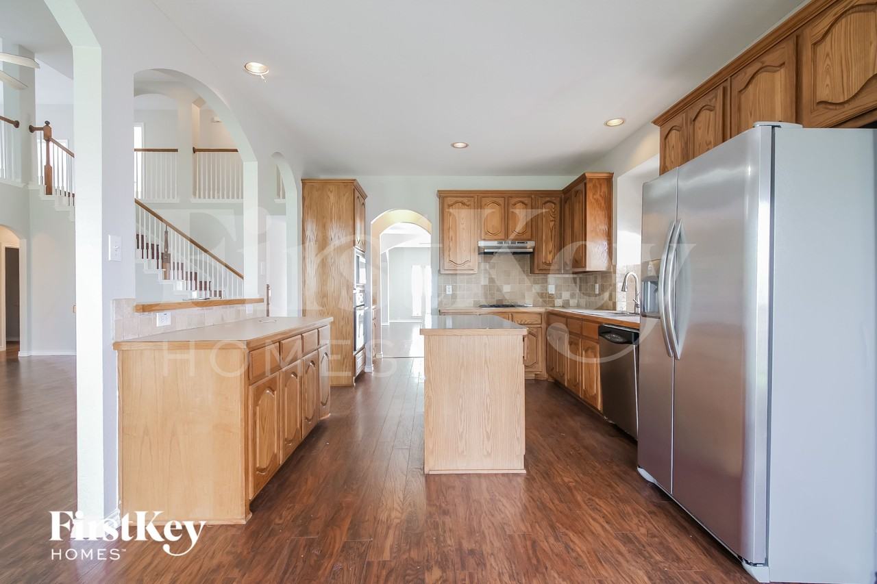 611 Dover Heights Trl - Photo 5 of 15