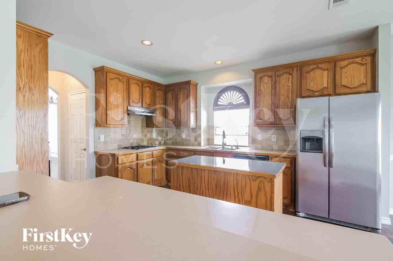 611 Dover Heights Trl - Photo 6 of 15