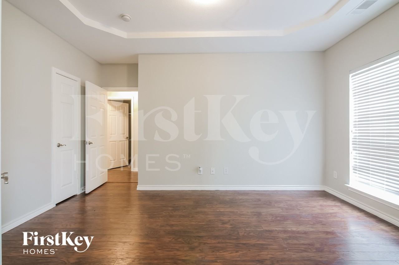 611 Dover Heights Trl - Photo 7 of 15
